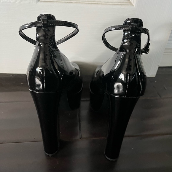 Steve Madden Black Patent Leather Platforms Size 10 - Picture 11 of 11